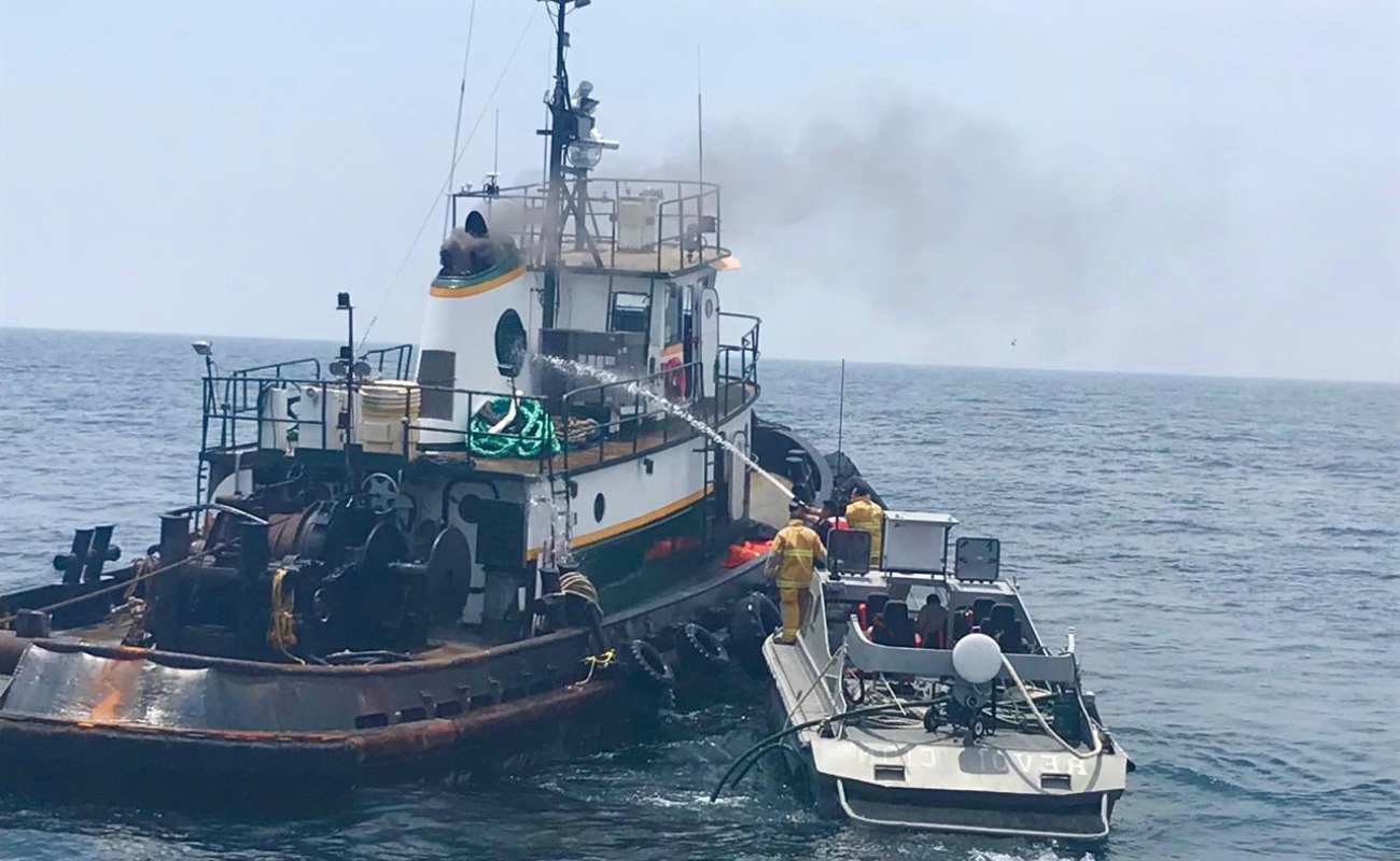 Sofocan incendio de un remolcador, rescatan a cuatro estadounidenses