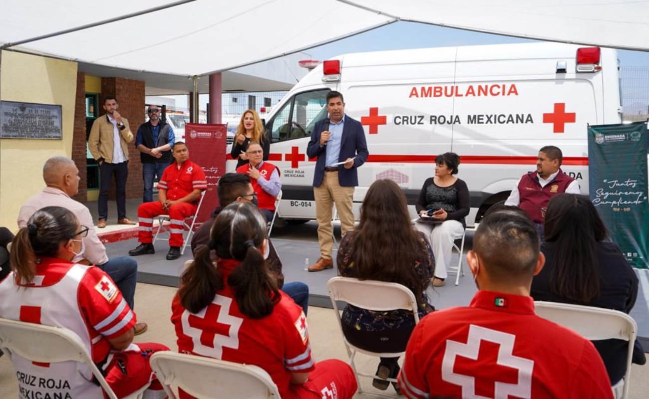 Entrega Armando Ayala donativo de 860 mil pesos a Cruz Roja Ensenada