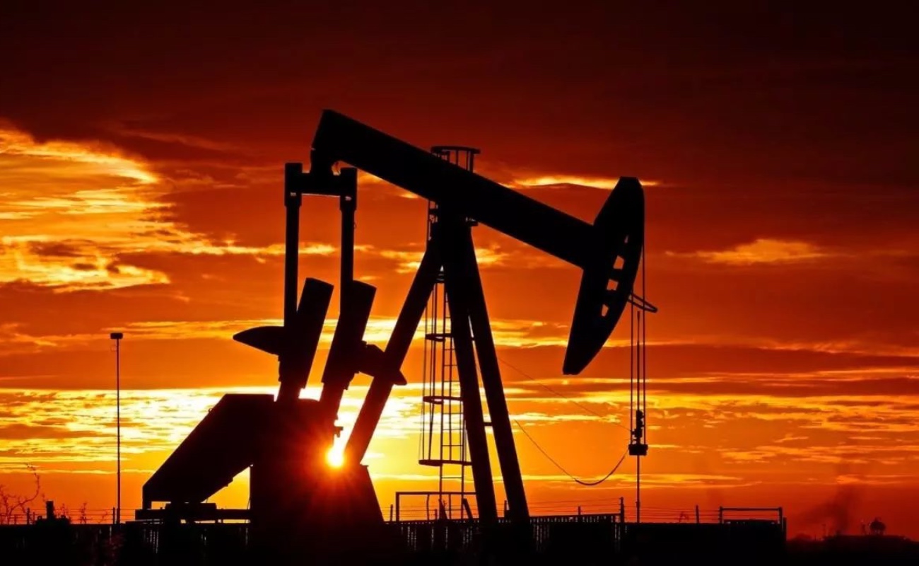 Acuerda OPEP+ aumento gradual de producción petrolera