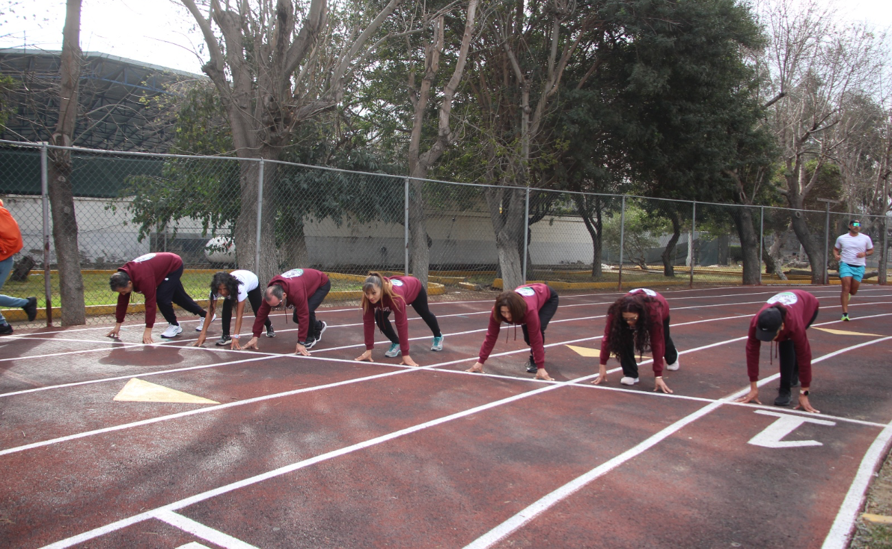 Entrenan atletas masters en unidad deportiva CREA rumbo a promocional