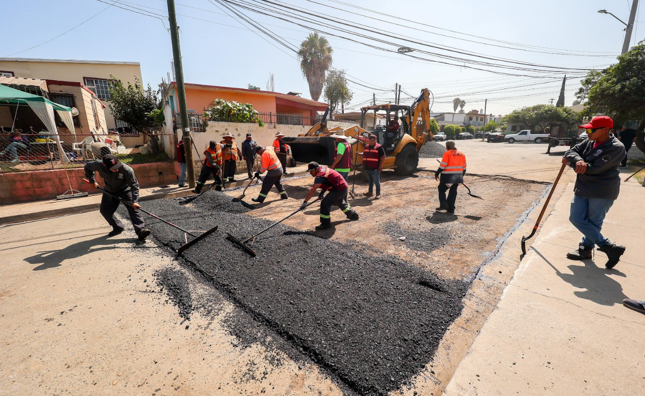 Más de 950 mil metros cuadrados de vialidades bacheadas en Tijuana en esta administración