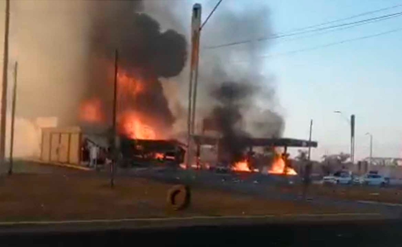 Dos muertos y cuatro heridos deja explosión de pipa de gas en una gasolinera de Tula, Hidalgo