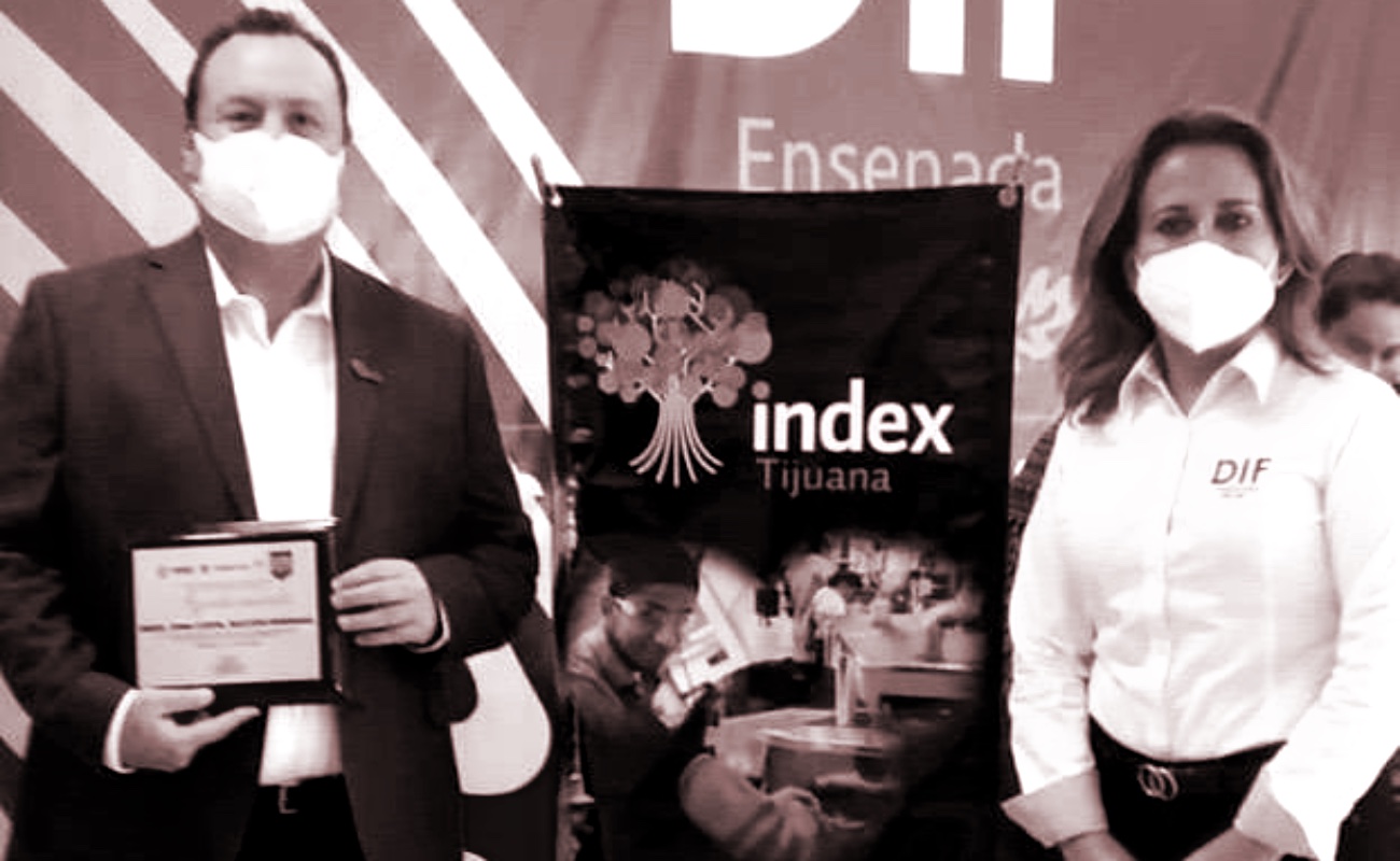 Entrega Index 500 despensas a DIF Ensenada