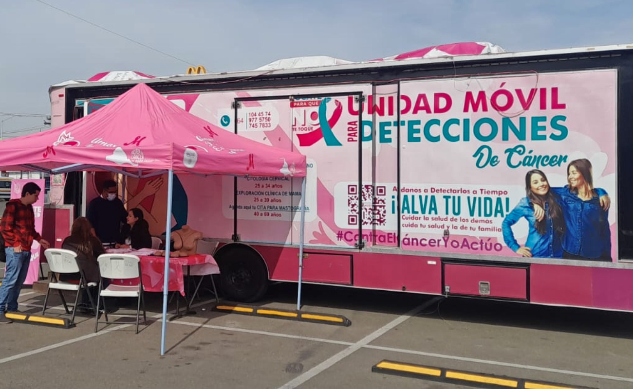 Instalan módulo rosa móvil en plaza carrousel, para la detección oportuna de cáncer en la mujer