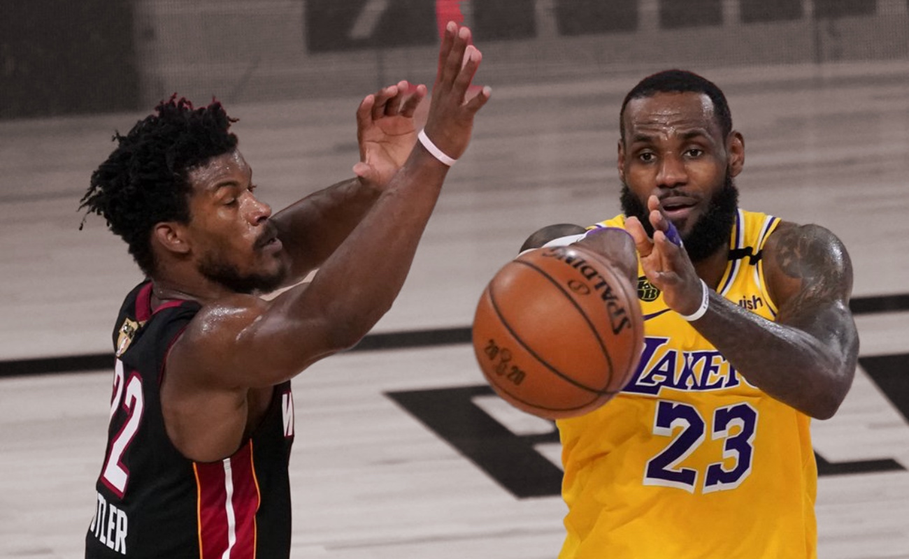 Lakers se pone a un triunfo de coronarse en la NBA