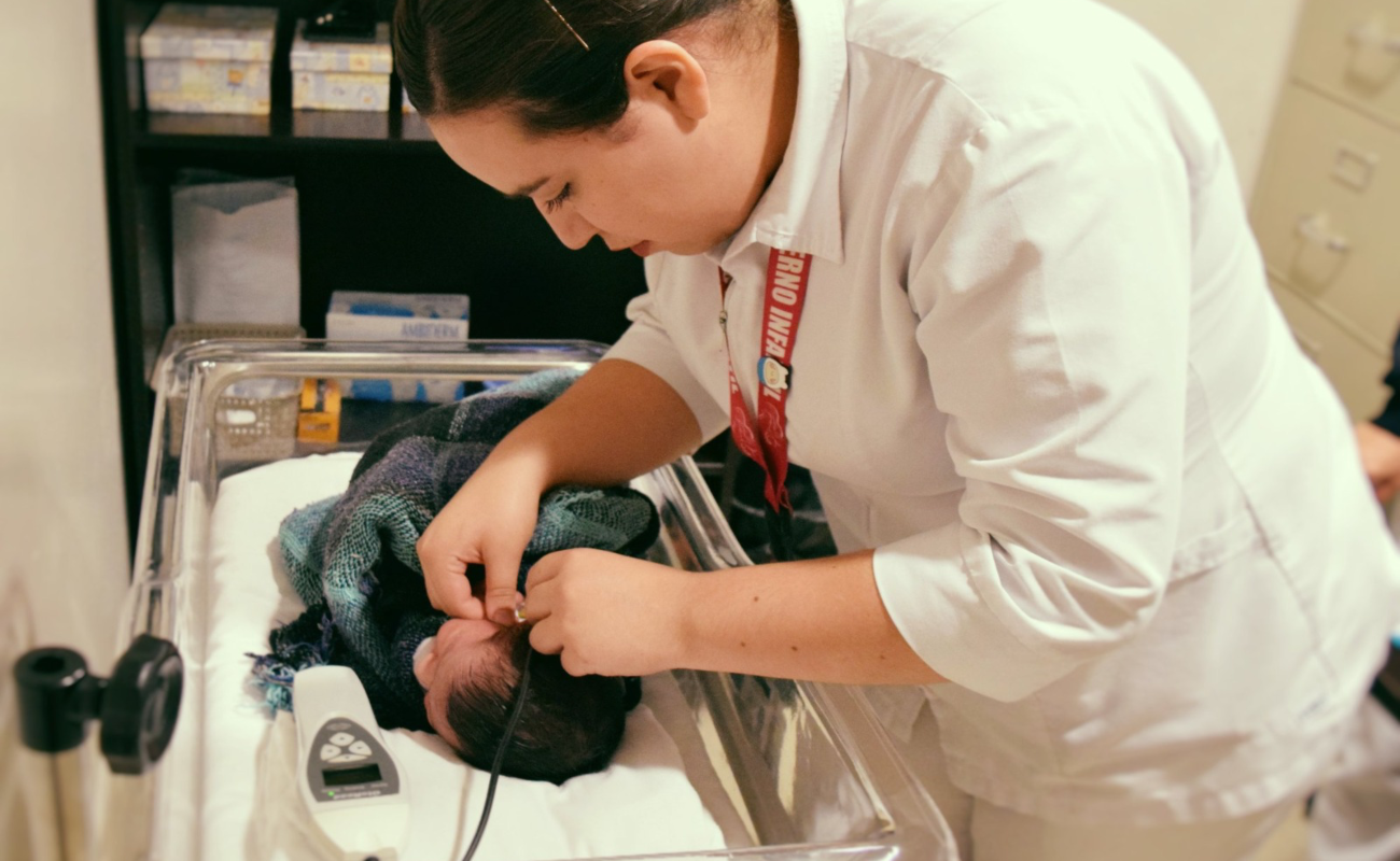 Emiten recomendaciones para el cuidado de la salud auditiva en recién nacidos