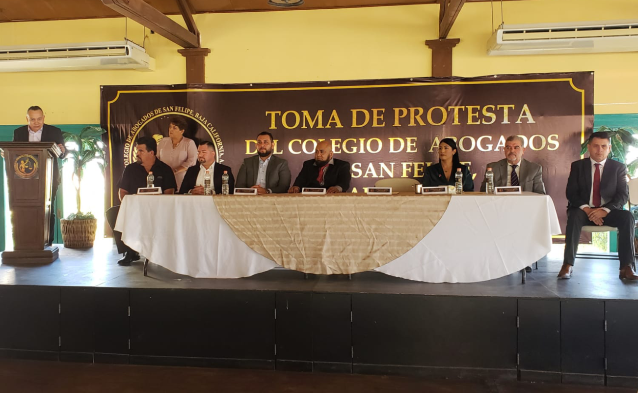 Toma protesta primera mesa directiva del Colegio de Abogados de San Felipe