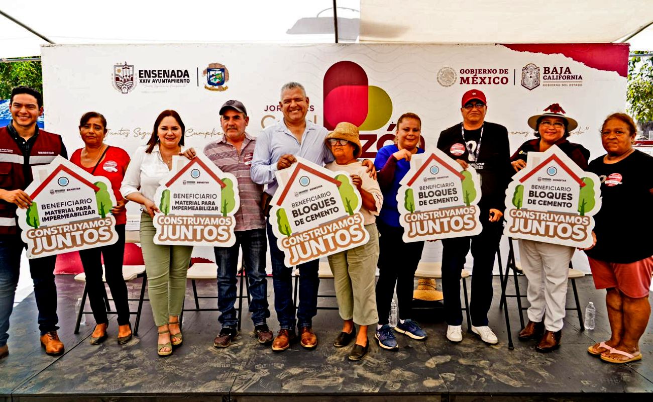 Entrega alcalde más de 300 apoyos sociales en la colonia 89