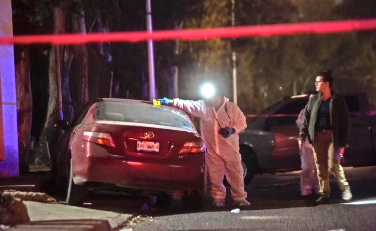 Abandonan vehículo con cuerpo sin vida en la colonia Herrera