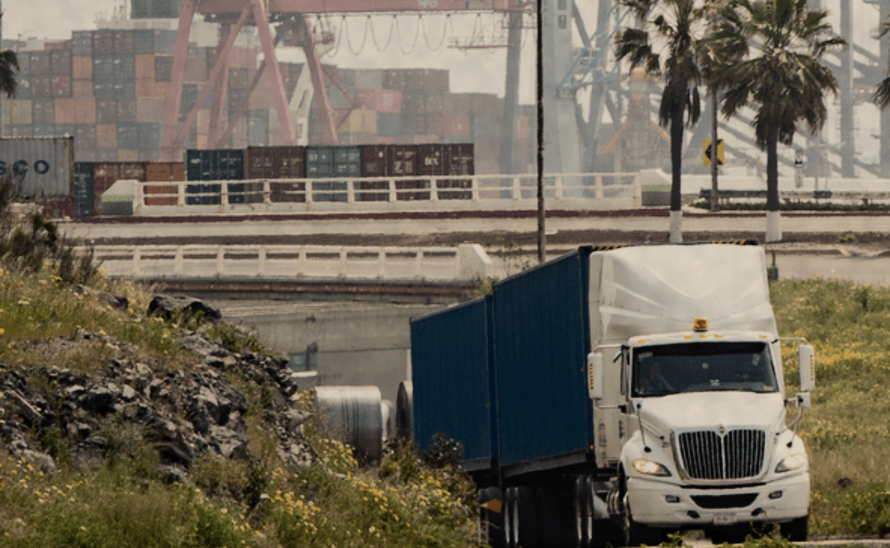 Urge solución inmediata a tráfico de trailers en el puerto de Ensenada: Humberto Valdés Romero