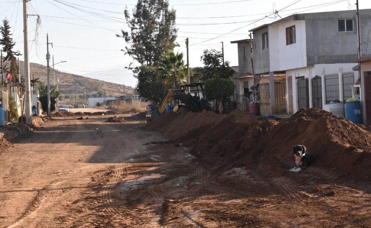 Ejecutan obra de pavimentación y drenaje pluvial en Praderas del Ciprés