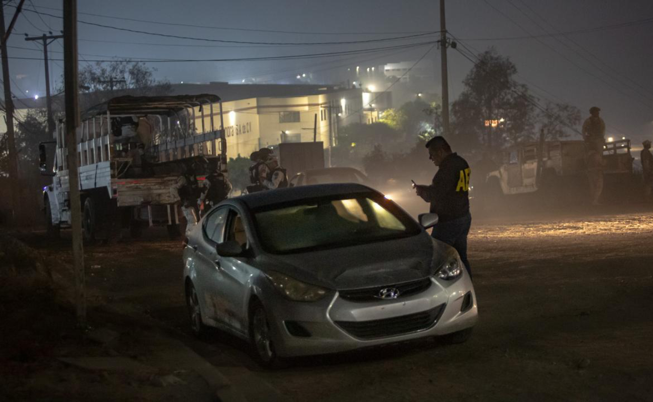 Hallan el cuerpo sin vida de una mujer dentro de un auto