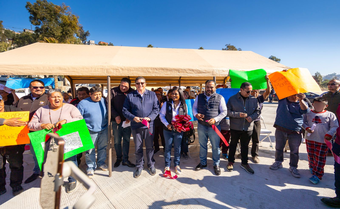 Inaugura alcaldesa Montserrat Caballero obra de pavimentación en Lomas Taurinas