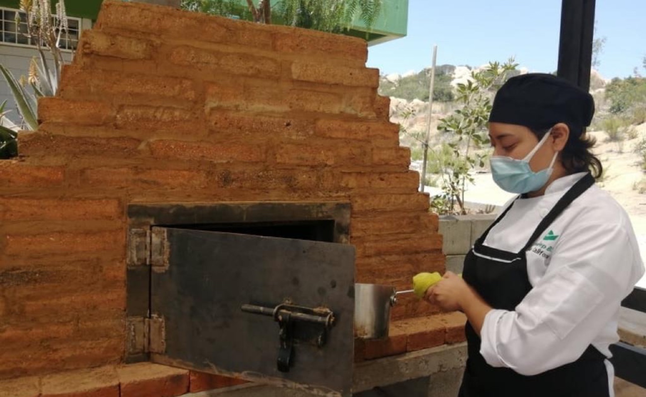Construyen horno de leña estudiantes de CONALEP Tecate