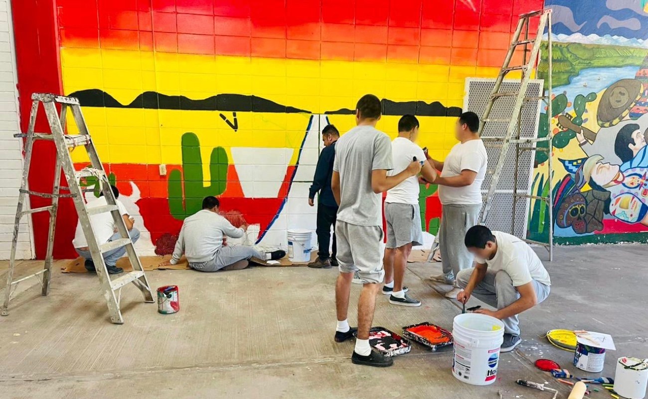 Imparten curso de técnica muralista a jóvenes del CIA Mexicali