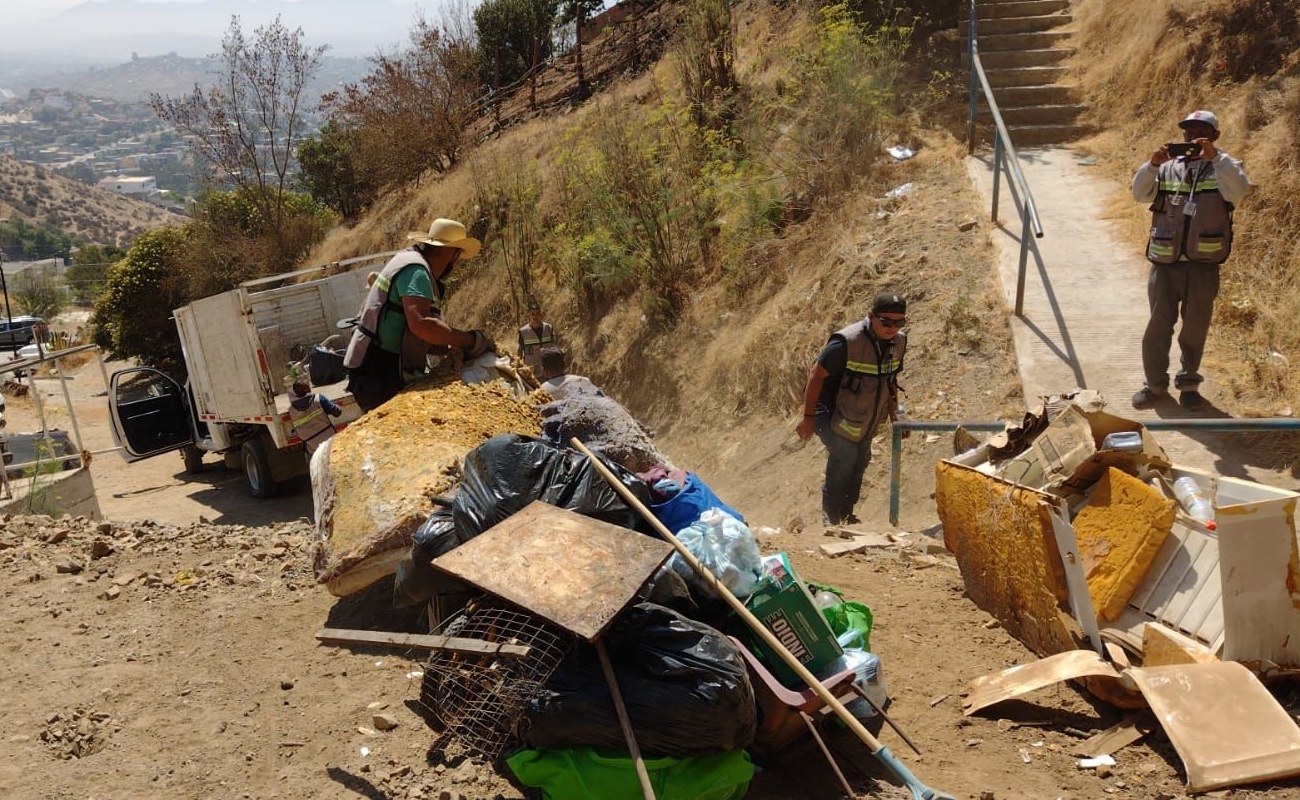 Retira Servicios Públicos cerca de 5 toneladas de basura de traspatio en la Loma Linda
