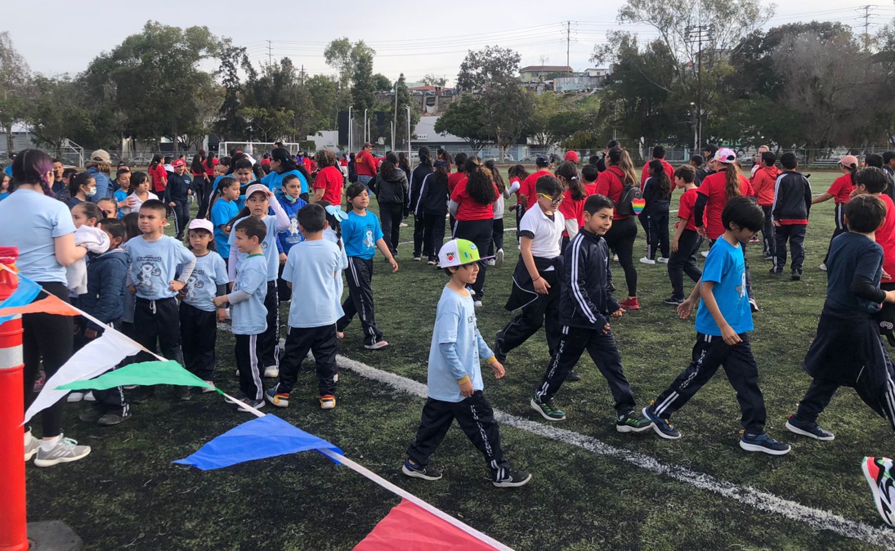 Participan 300 estudiantes de la primaria Cuauhtémoc en disciplinas deportivas del INDE BC