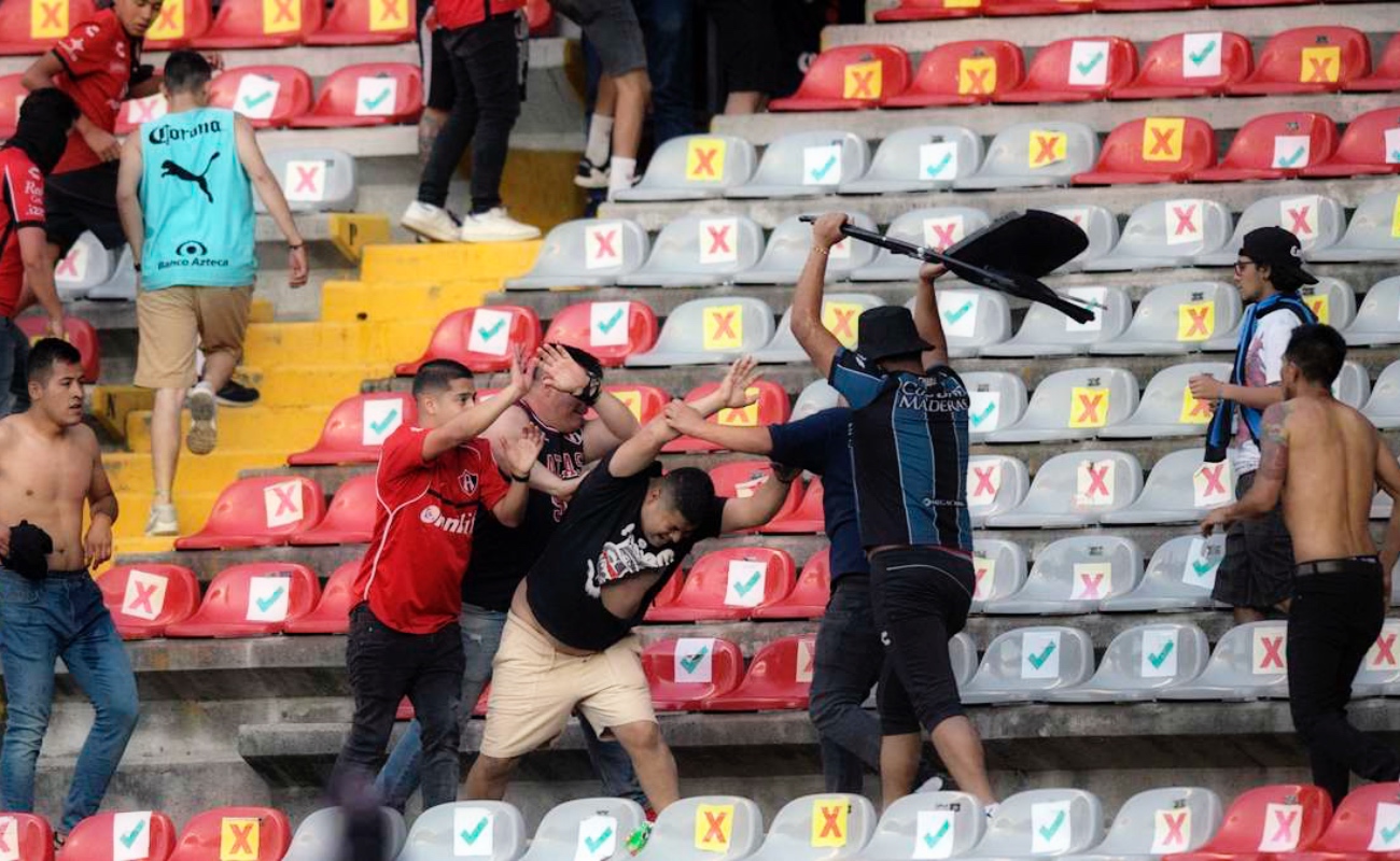 Hay tres personas graves tras la violencia en el Estadio Corregidora