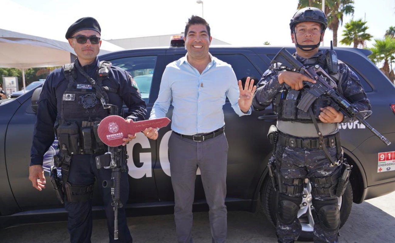 Entrega Armando Ayala 8 nuevas patrullas a la Policía municipal