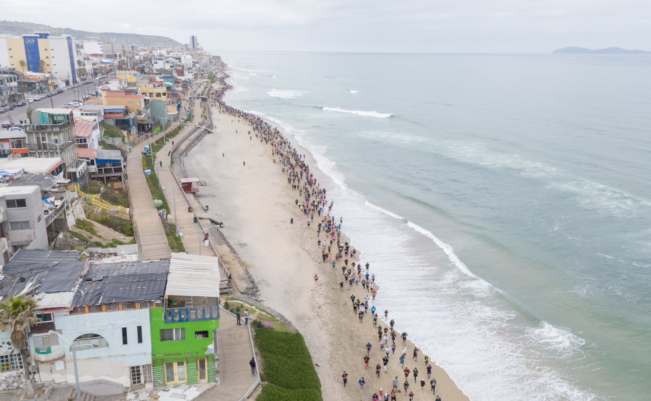 Miles corren por la playa en la Tercera Etapa del Atlético Delegacional 2024