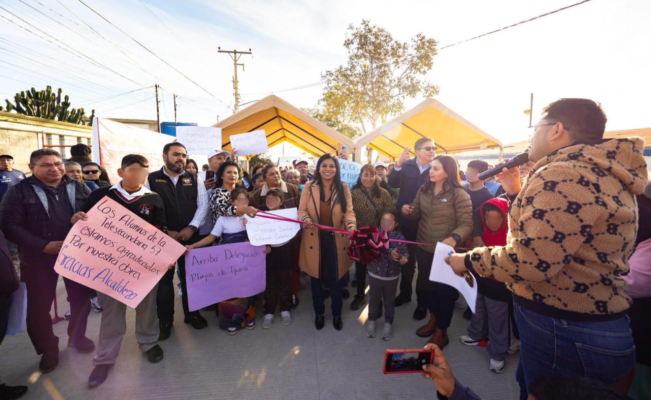 Inaugura alcaldesa Montserrat Caballero pavimentación en colonia Las Cumbres