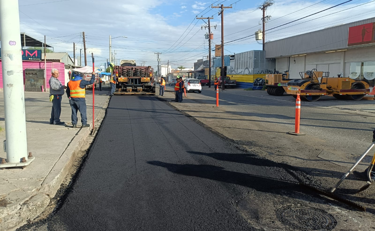 Trabaja SIDURT en el reencarpetado asfáltico en la Colonia Prohogar