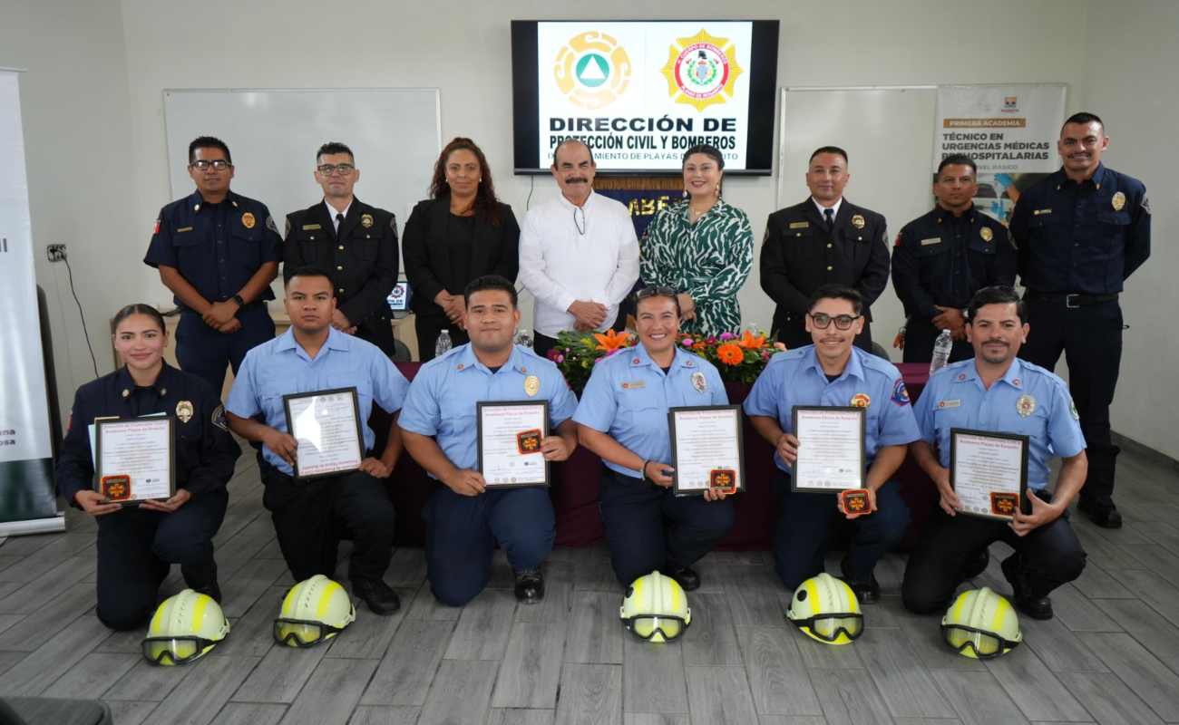 Encabeza alcaldesa graduación de la primera generación de paramédicos