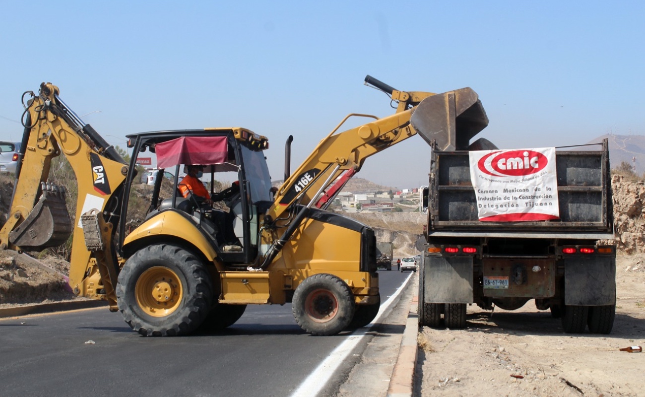 Apoyan constructores de Tijuana en limpieza del Bulevar 2000