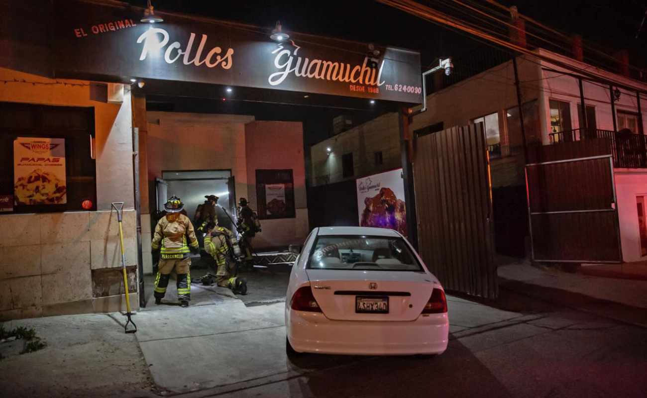 Atiende Bomberos conato de incendio en Pollos Guamúchil