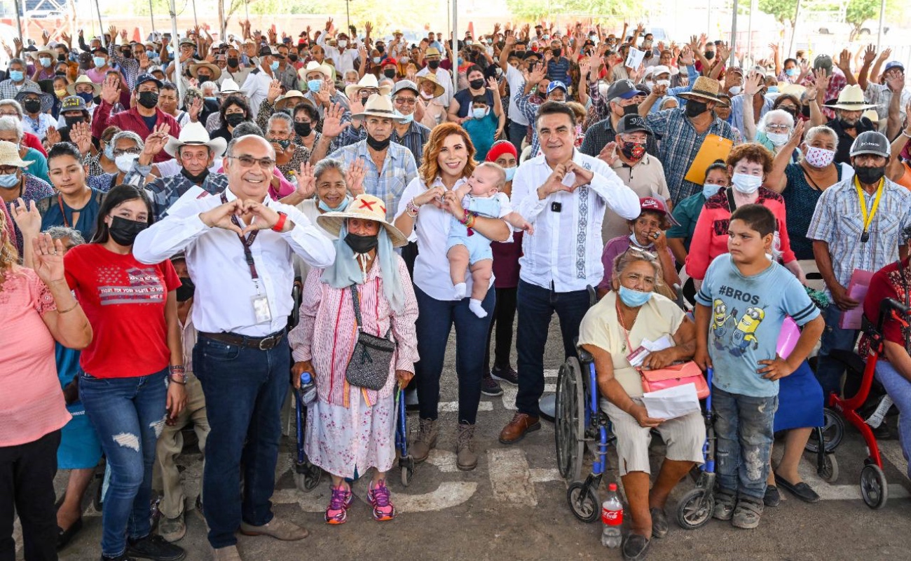 Entregan apoyos a adultos mayores del Valle de Mexicali