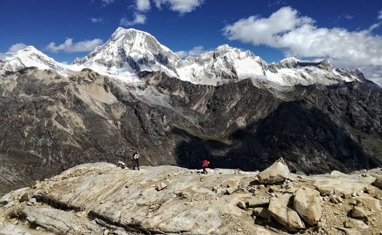 Mueren dos jóvenes alpinistas mexicanos en montaña de Perú