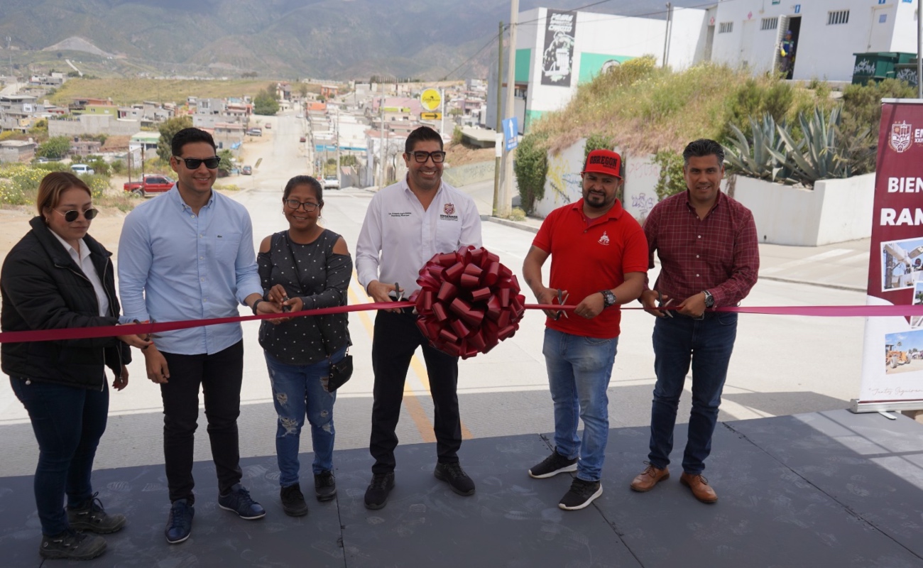 Inaugura alcalde Armando Ayala Robles pavimentación de la calle Cucapah en la colonia Villas del Sol