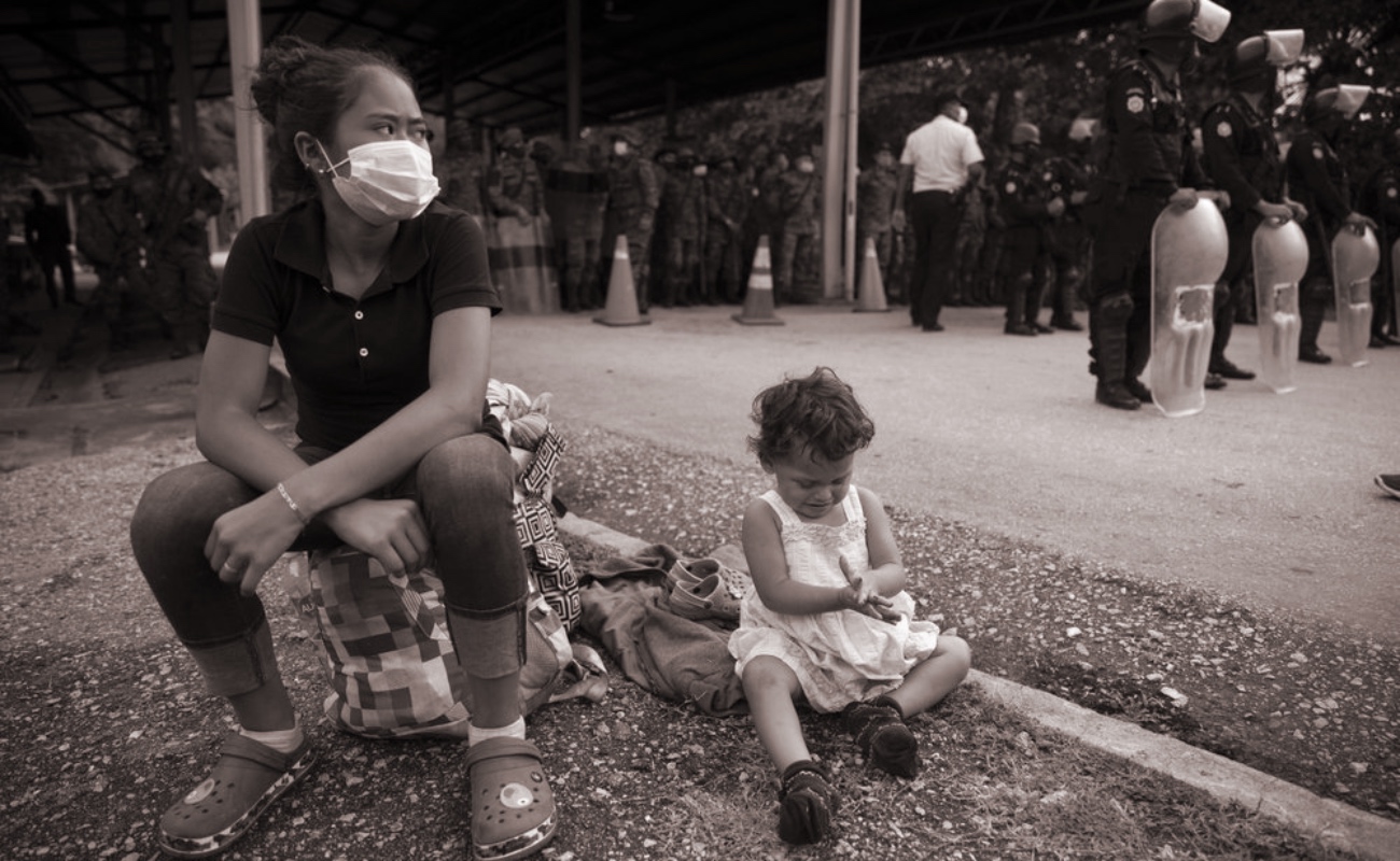 Cerco policial frena caravana migrante en Guatemala