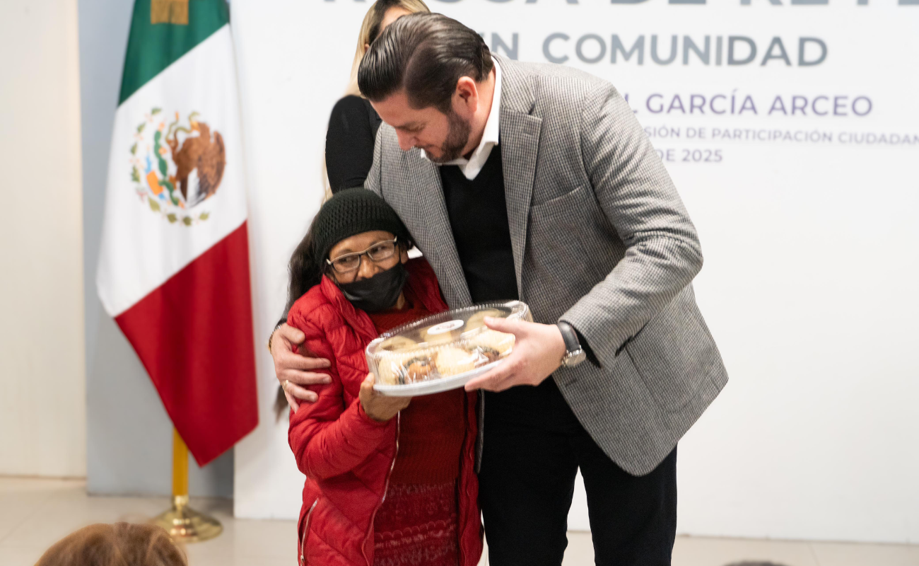 Entrega alcalde Ismael Burgueño Rosca de Reyes a ciudadanos de distintas colonias de Tijuana