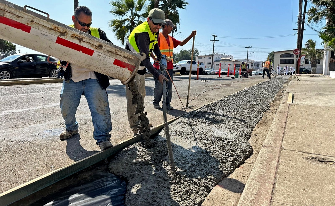 Inicia pavimentación con whitetopping en la Avenida Diamante