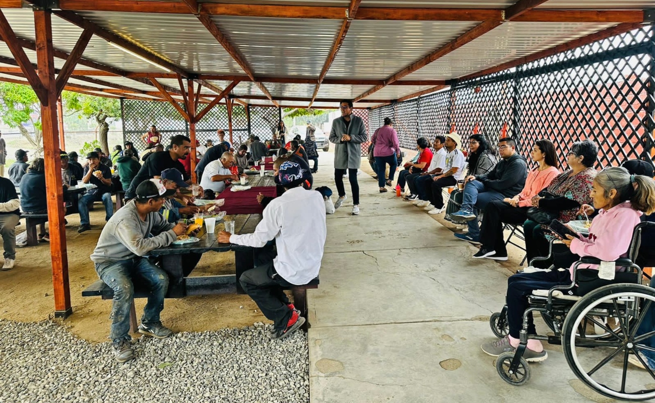 Donan techumbre para comedor comunitario de la calle Nueve