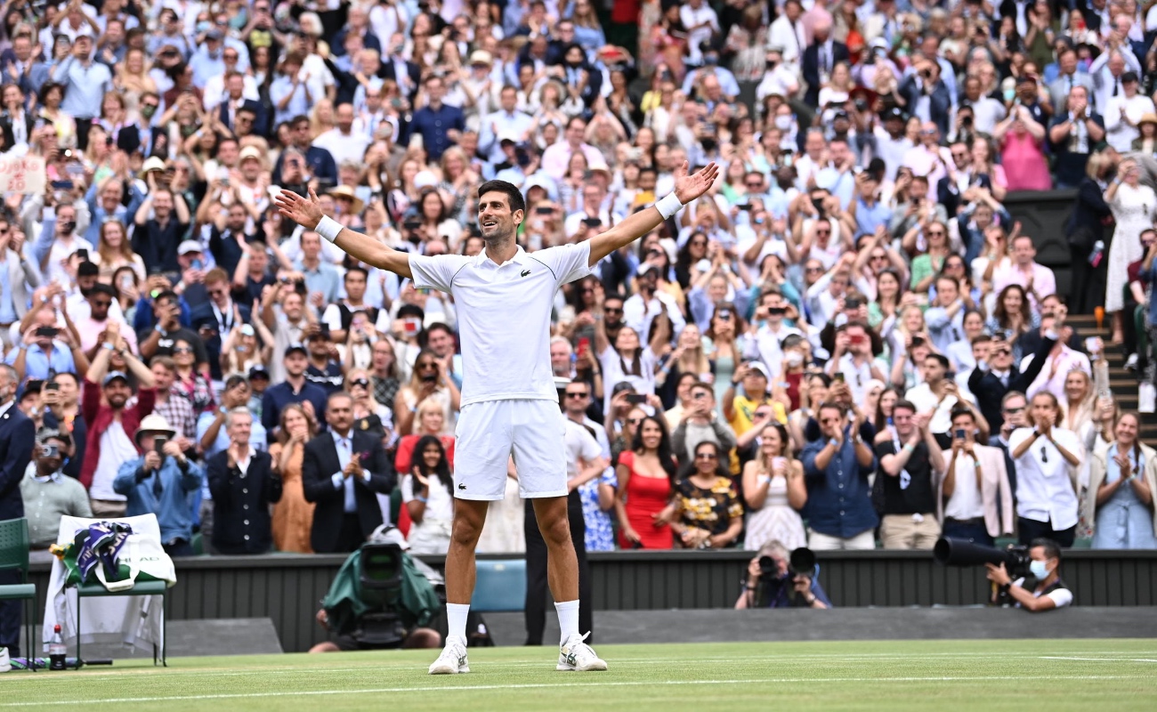 Djokovic gana Wimbledon y empata con Federer y Nadal con 20 slams
