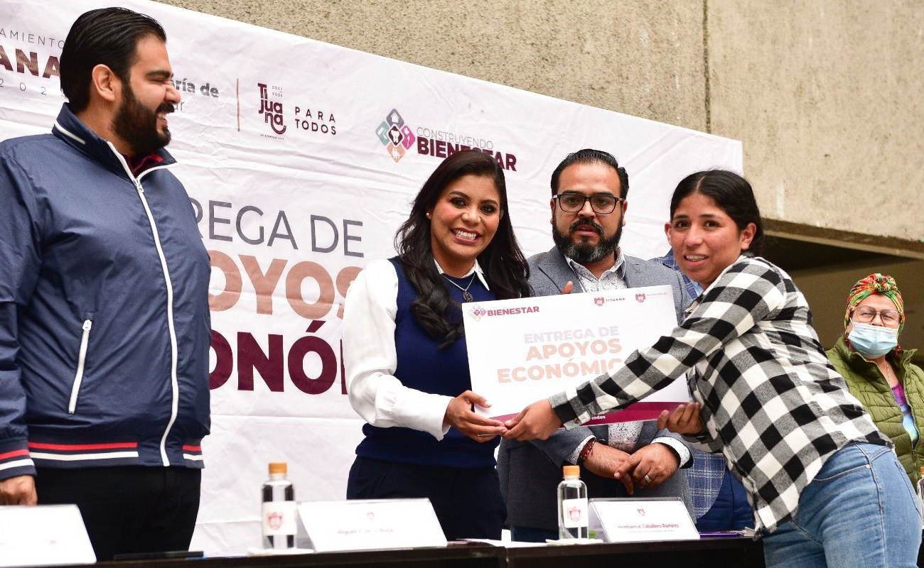 Entrega alcaldesa Montserrat Caballero más de siete mdp en apoyo económico a familias vulnerables