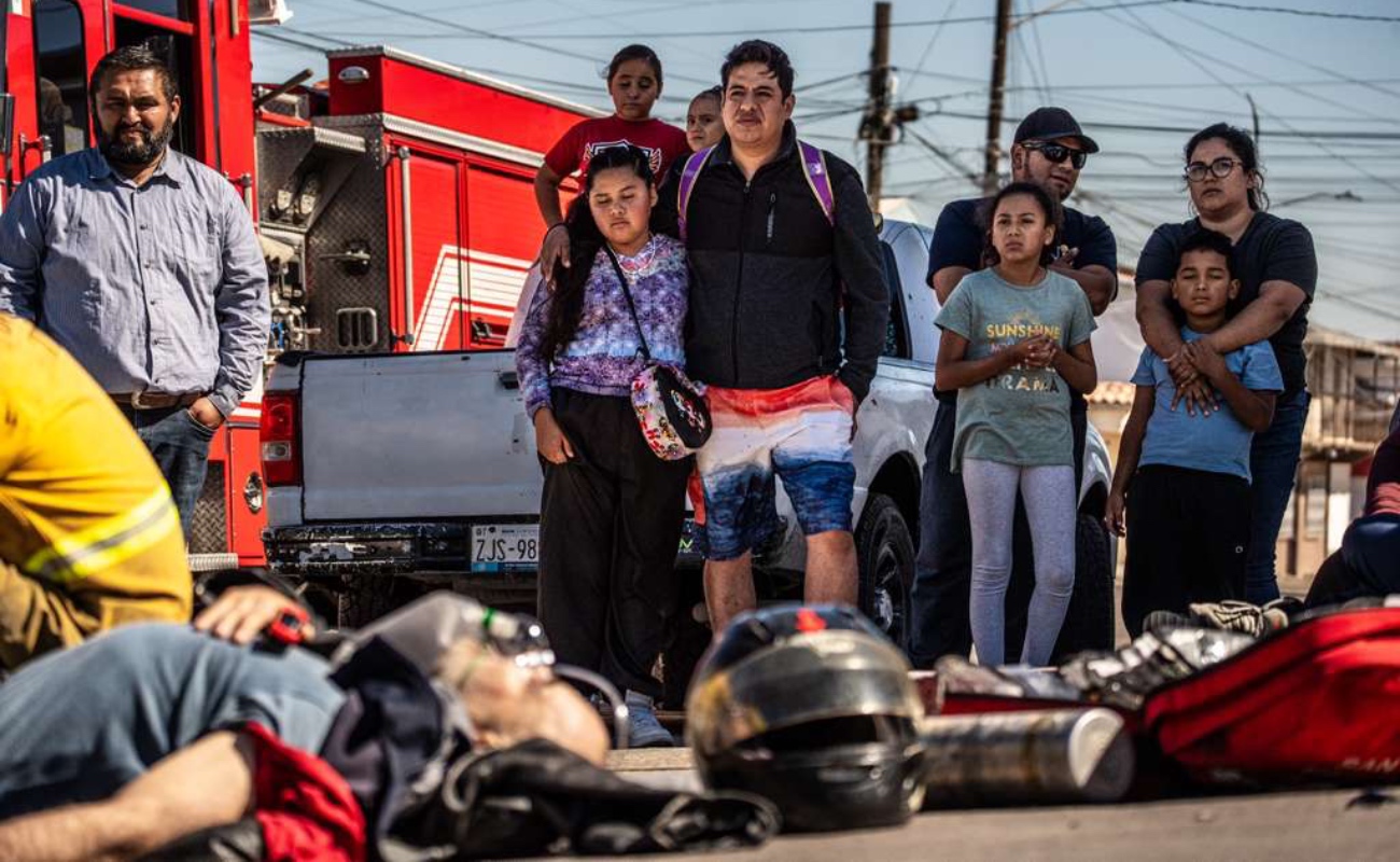 Accidente entre pick up y motocicleta deja a un niño y su padre lesionados