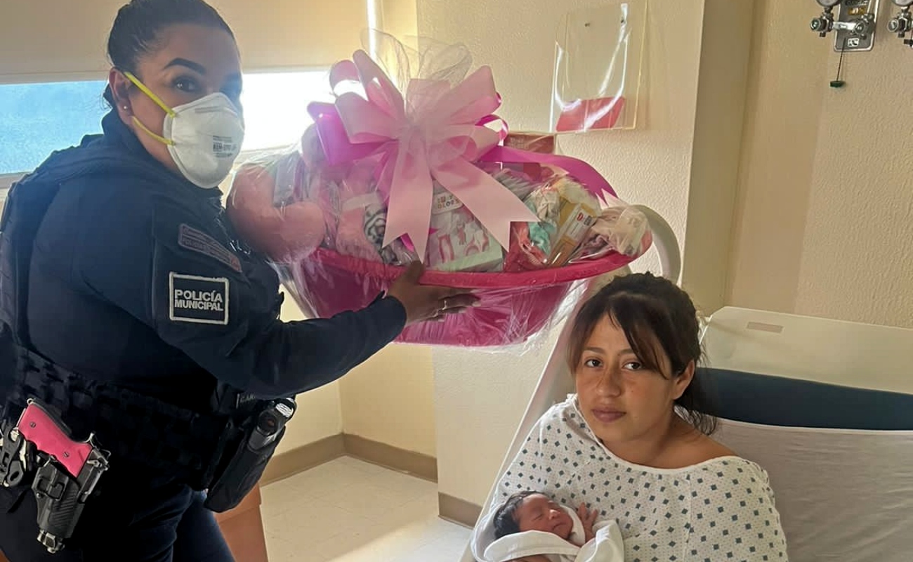Oficial Carrillo se reúne con madre e hija a quienes ayudó en labor de parto