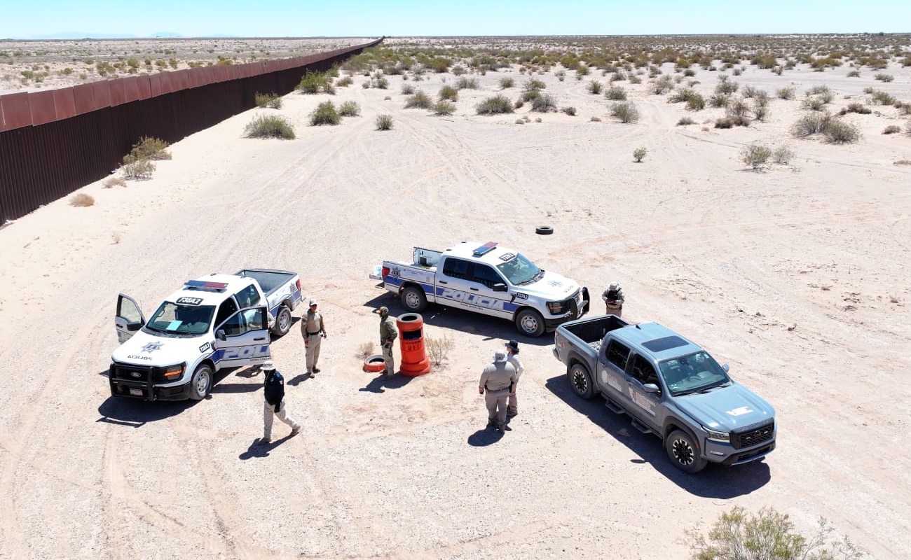 Policía Municipal y comisiones de búsqueda distribuyen 96 litros de agua y 200 sobres de electrolitos en “ruta del migrante”