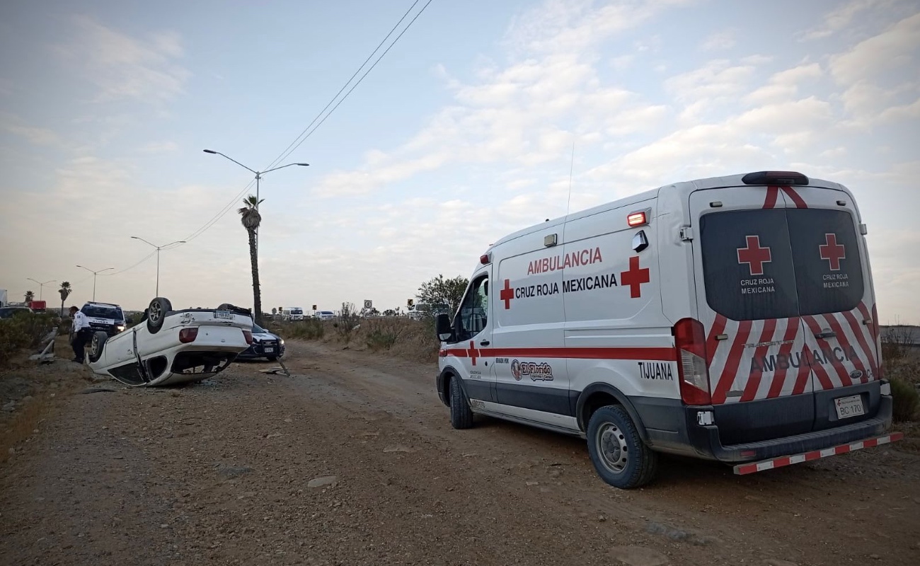 Volcadura en bulevar 2000; conductor resulta ileso