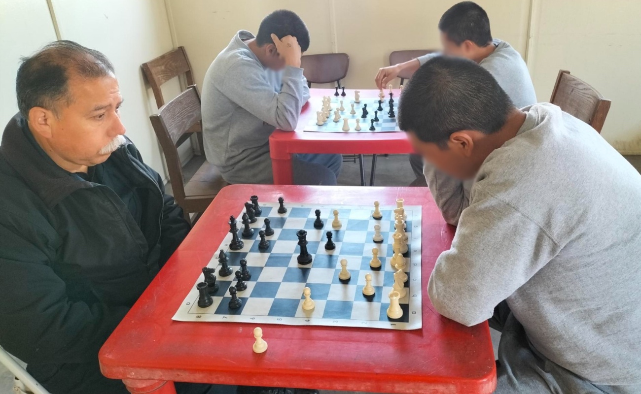 Fomentan práctica del ajedrez para la reinserción de adolescentes en el CIA Tijuana