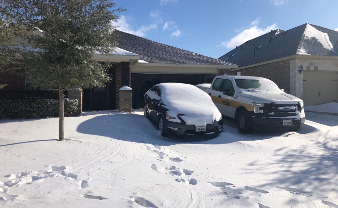 Tormenta invernal golpea Texas, deja apagones y accidentes