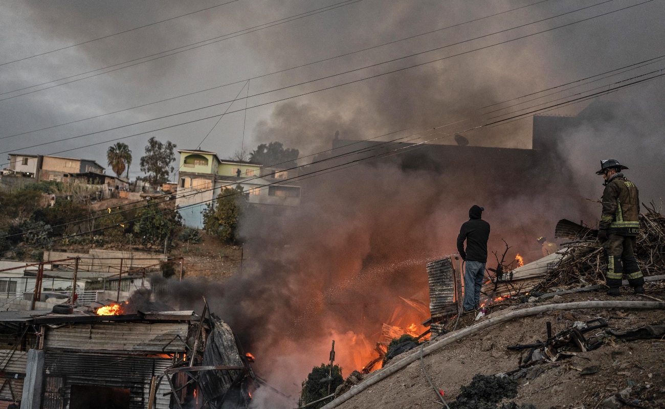 Consume incendio en “La Liber” un taller mecánico y dos casas