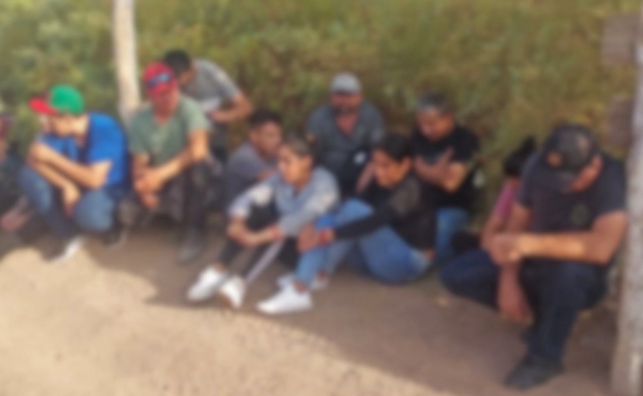 Rescatan a 17 migrantes abandonados en zona agreste