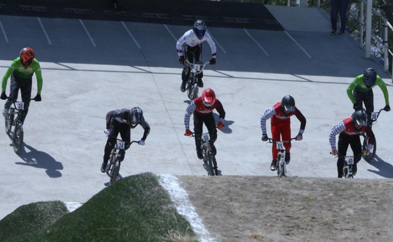 Participa Ciclismo BMX de BC en su primera carrera macro regional