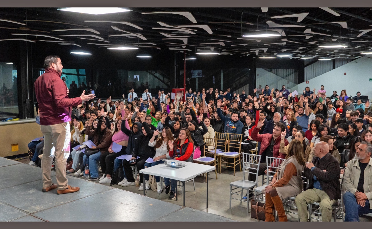 Asiste Presidente Municipal Ismael Burgueño a ciclo de conferencias "juventud, experiencia y valores"