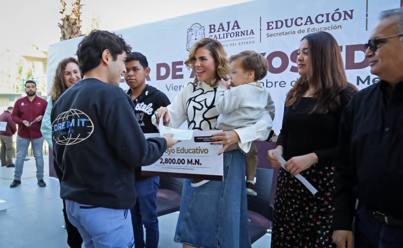 Entrega Marina del Pilar más de cuatro mil apoyos educativos en Baja California