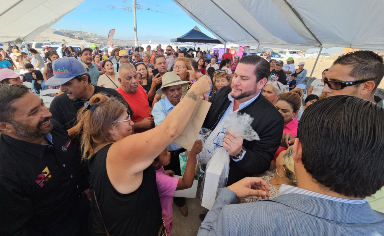 Ismael Burgueño Ruiz se reúne con líderes vecinales del Ejido Lázaro Cárdenas